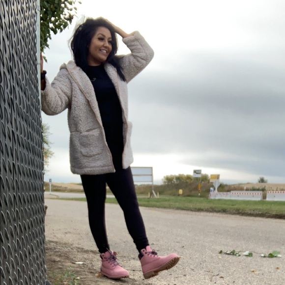 Meet your Posher, Rose - Picture 2 of 2